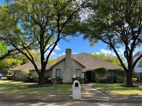 512 Arthurs Dr, Desoto, TX 75115