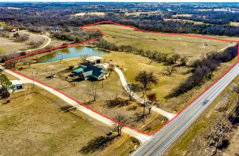 8900 N Locust St, Sanger, TX 76266