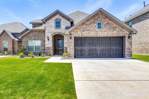 521 Ramon St, Burleson, TX 76028