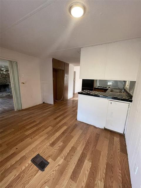 246 Nolan St, Tye, TX 79563 photo 7