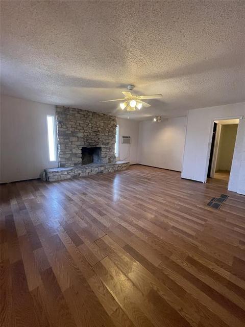 246 Nolan St, Tye, TX 79563 photo 4