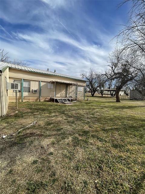 246 Nolan St, Tye, TX 79563 photo 23