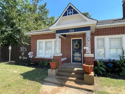 305 W Main St, Honey Grove, TX 75446