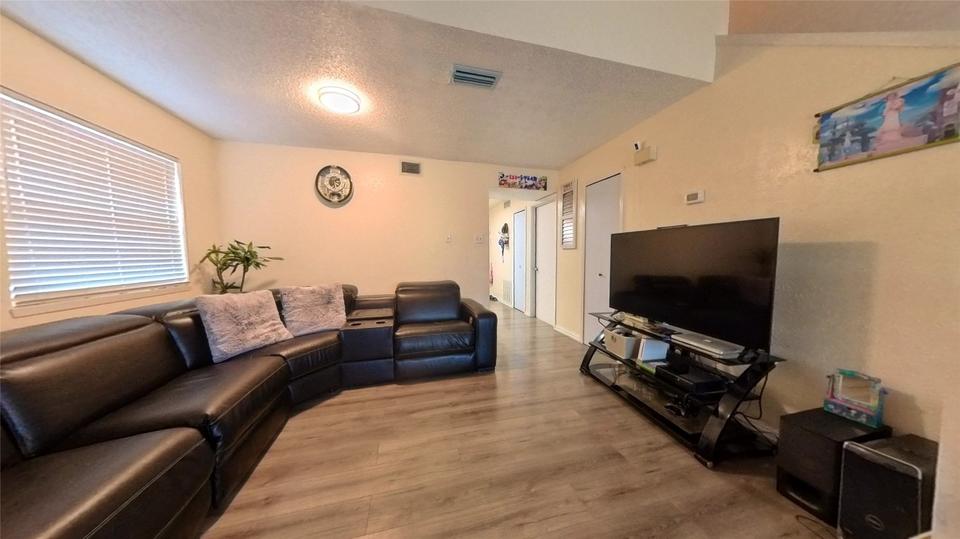  3009 Penshire Pl, Garland, TX 75044 photo 2
