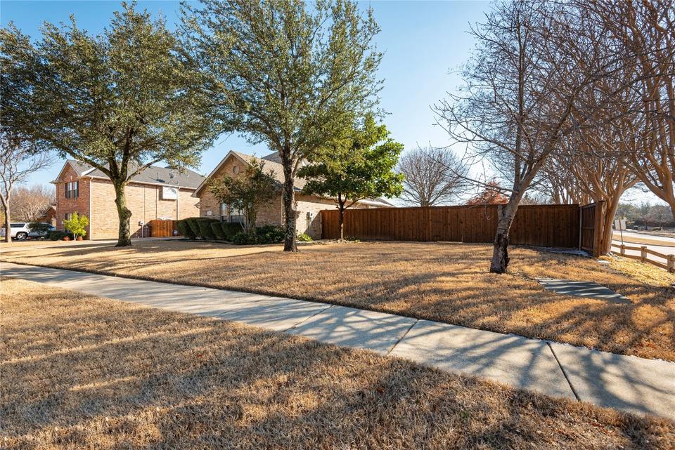  1402 Shelborn Dr, Allen, TX 75002 photo 5