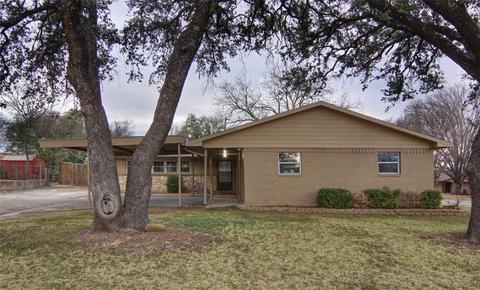 1200 Tanglewood Dr, Cleburne, TX 76033