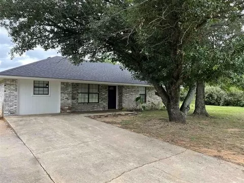 5825 Jamar Rd, Reno, TX 75462