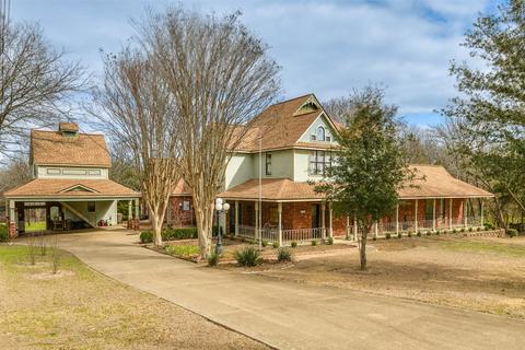 1028 W Woodridge Rd, Waxahachie, TX 75165