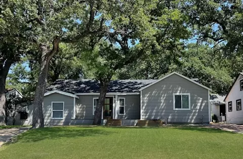 2117 Cardinal Ln, Fort Worth, TX 76111