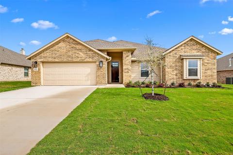 640 Aeronca Dr, Saginaw, TX 76179