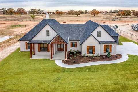 1047 Meadow Wood Terrace Dr, Azle, TX 76020