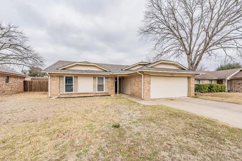 221 Kalmia Dr, Arlington, TX 76018