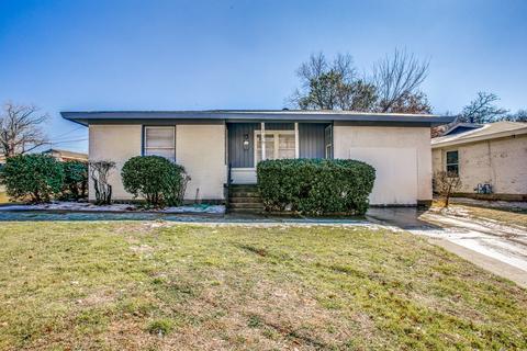 136 E Oak Dr, Hurst, TX 76053