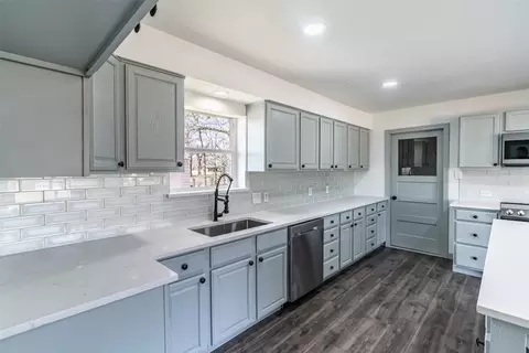1421 Holiday Dr, Sulphur Springs, TX 75482