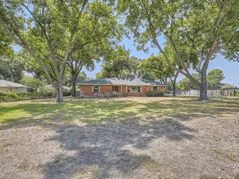 1318 E Union Bower Rd, Irving, TX 75061