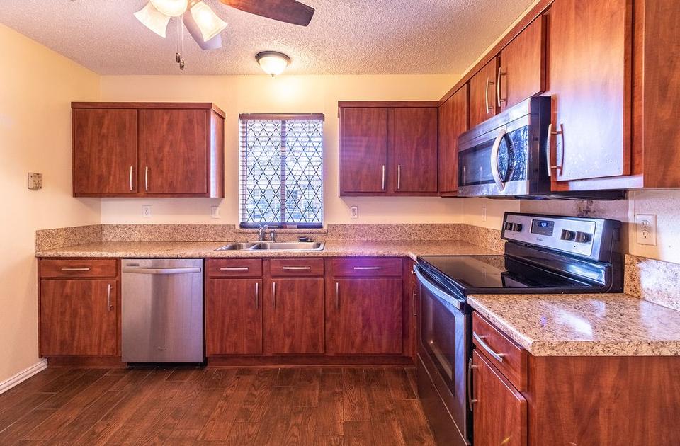  2422 Beverly Hills Ln, Mesquite, TX 75150 photo 3