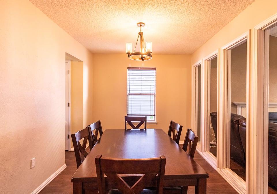  2422 Beverly Hills Ln, Mesquite, TX 75150 photo 4