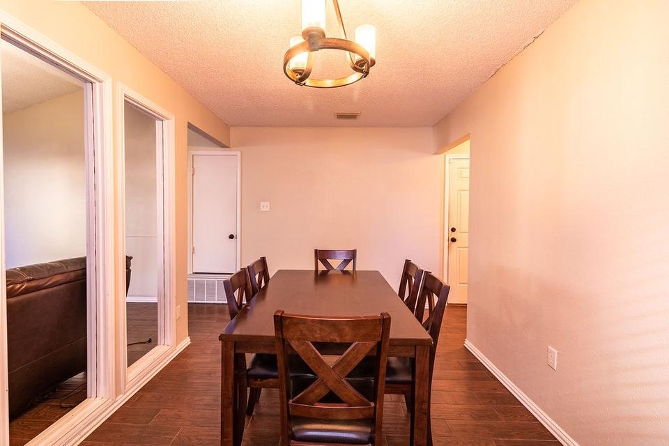  2422 Beverly Hills Ln, Mesquite, TX 75150 photo 5