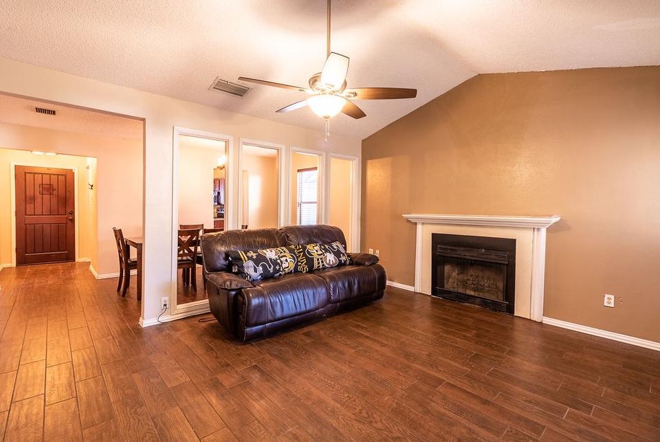  2422 Beverly Hills Ln, Mesquite, TX 75150 photo 8