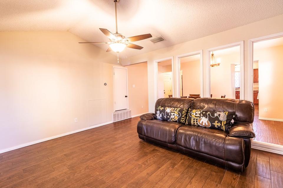  2422 Beverly Hills Ln, Mesquite, TX 75150 photo 10