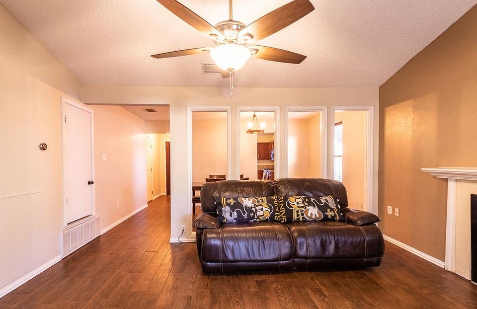  2422 Beverly Hills Ln, Mesquite, TX 75150 photo 11