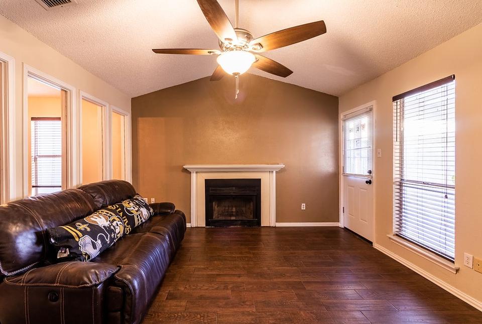  2422 Beverly Hills Ln, Mesquite, TX 75150 photo 7