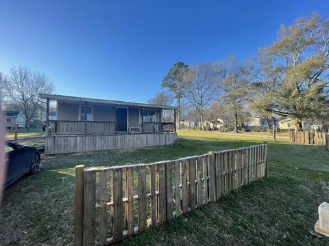 11268 Hillside Dr, Berryville, TX 75763