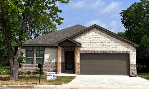 1205 E 1st North St, Kaufman, TX 75142
