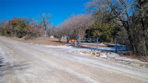 2059 Orchard Rd, Bowie, TX 76230