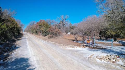 2059 Orchard Rd, Bowie, TX 76230 photo 2
