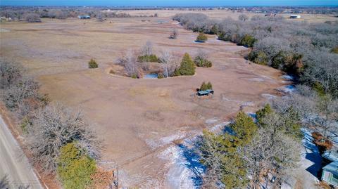 2059 Orchard Rd, Bowie, TX 76230 photo 3