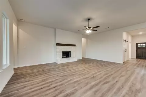 133 Chester Rd, Springtown, TX 76082 photo 11