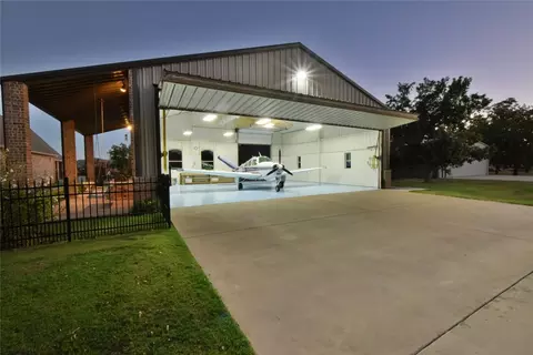 4104 King Air Ct, Granbury, TX 76049