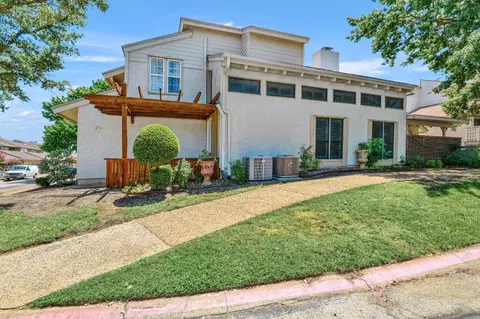 13 Oakbrook Dr, Lewisville, TX 75057