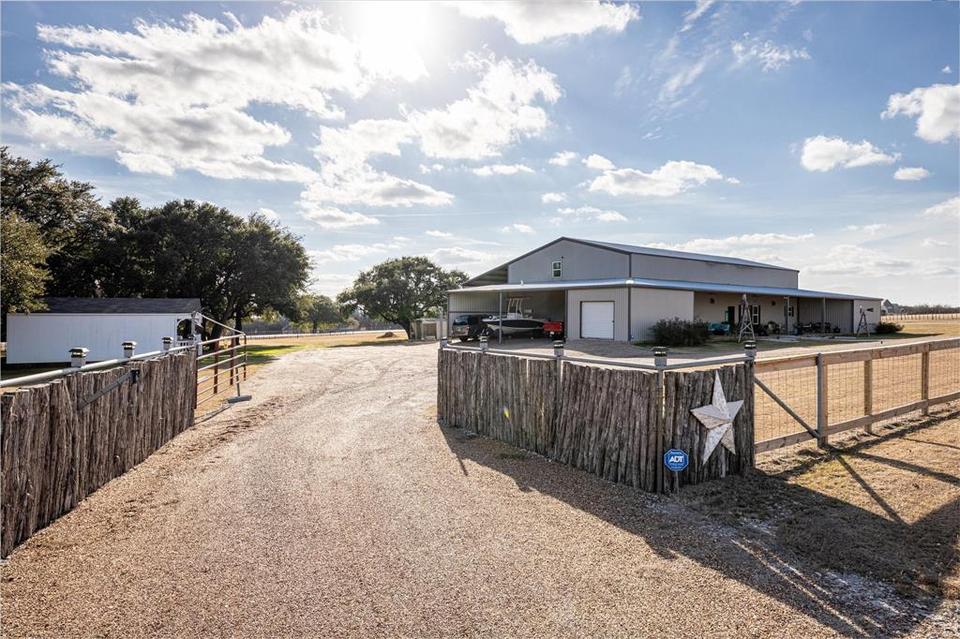 3800 Tin Top Hwy, Granbury, TX 76048 40 Photos MLS 20251380 Movoto