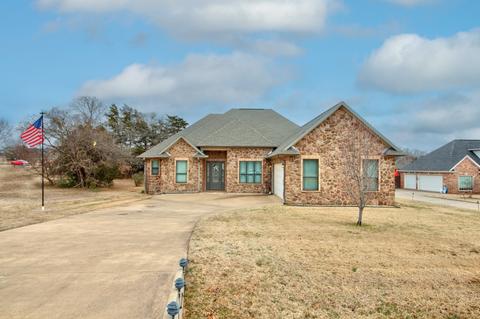 109 Sequoya Dr, Lake Kiowa, TX 76240