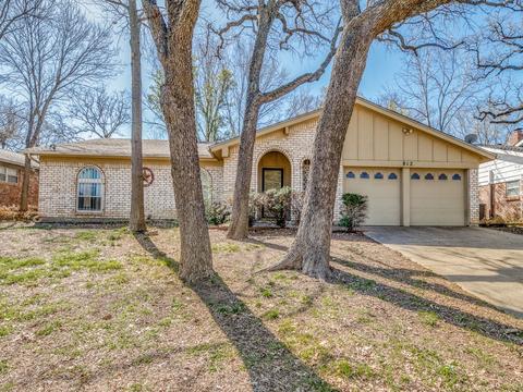 812 San Marcos Ln, Bedford, TX 76021
