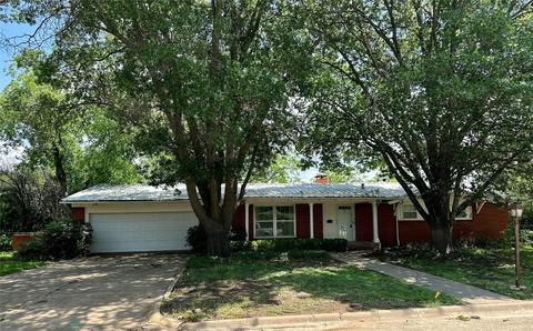 101 Medina St, Coleman, TX 76834