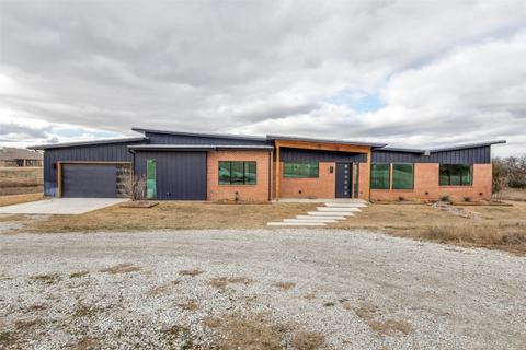 2437 N Trinity St, Decatur, TX 76234