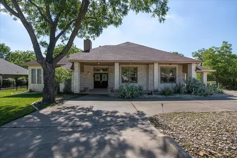 9404 Gimme Ct, Granbury, TX 76049