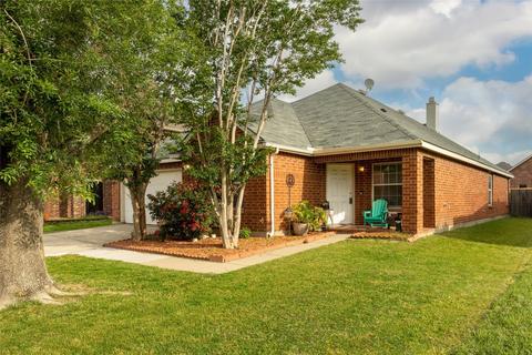1921 Stonehill Dr, Justin, TX 76247