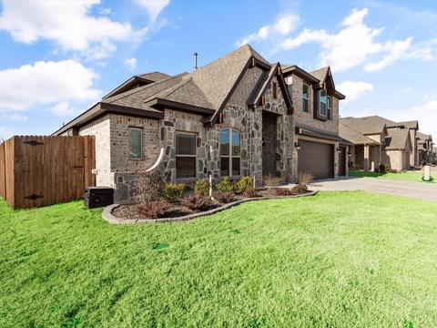 1101 Hidden Cove Dr, Godley, TX 76044