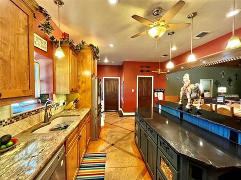 367 Keyes Rd, Sunset, TX 76270 photo 4