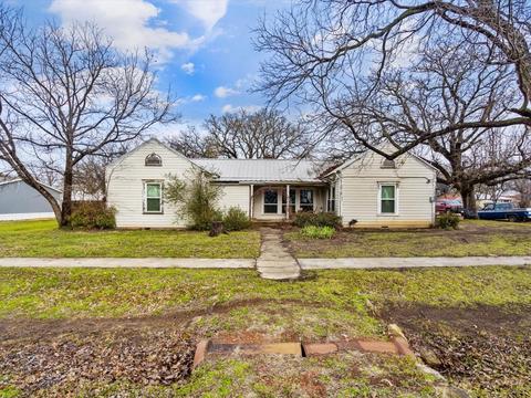 202 N Main St, Gordon, TX 76453