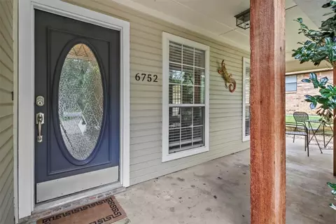 6752 Parkwood Dr, North Richland Hills, TX 76182