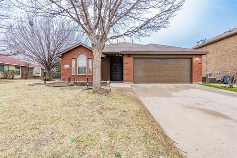 716 Pheasant Rd, Saginaw, TX 76131