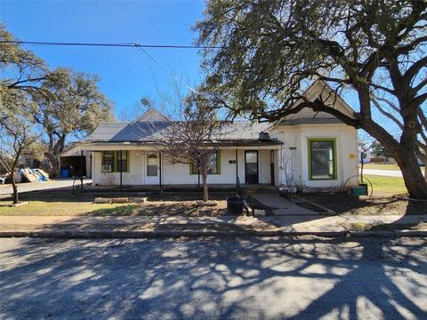 200 E 7th St, Brady, TX 76825