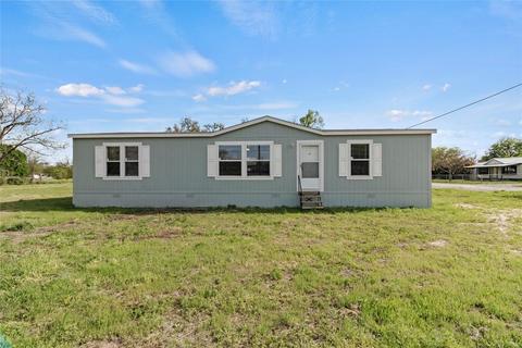 106 W Goodwin St, Bangs, TX 76823