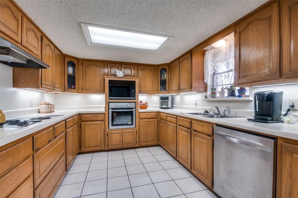  2305 Ruby Rd, Irving, TX 75060 photo 2