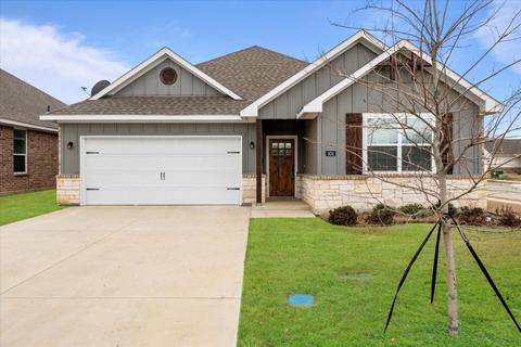 404 N Montague St, Pilot Point, TX 76258